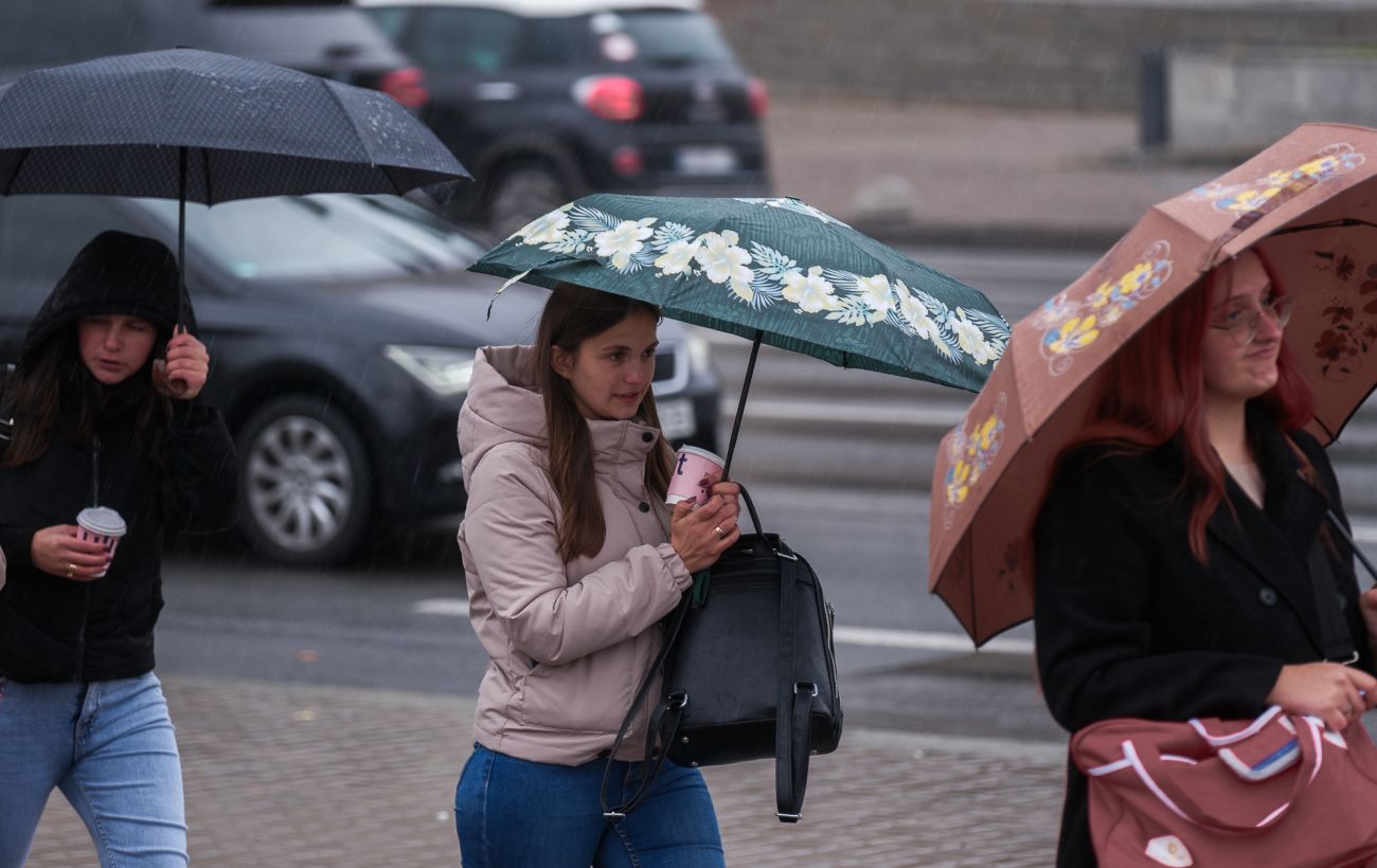 Туман, дощі та тепло до +19: що буде сьогодні та коли погода різко зміниться