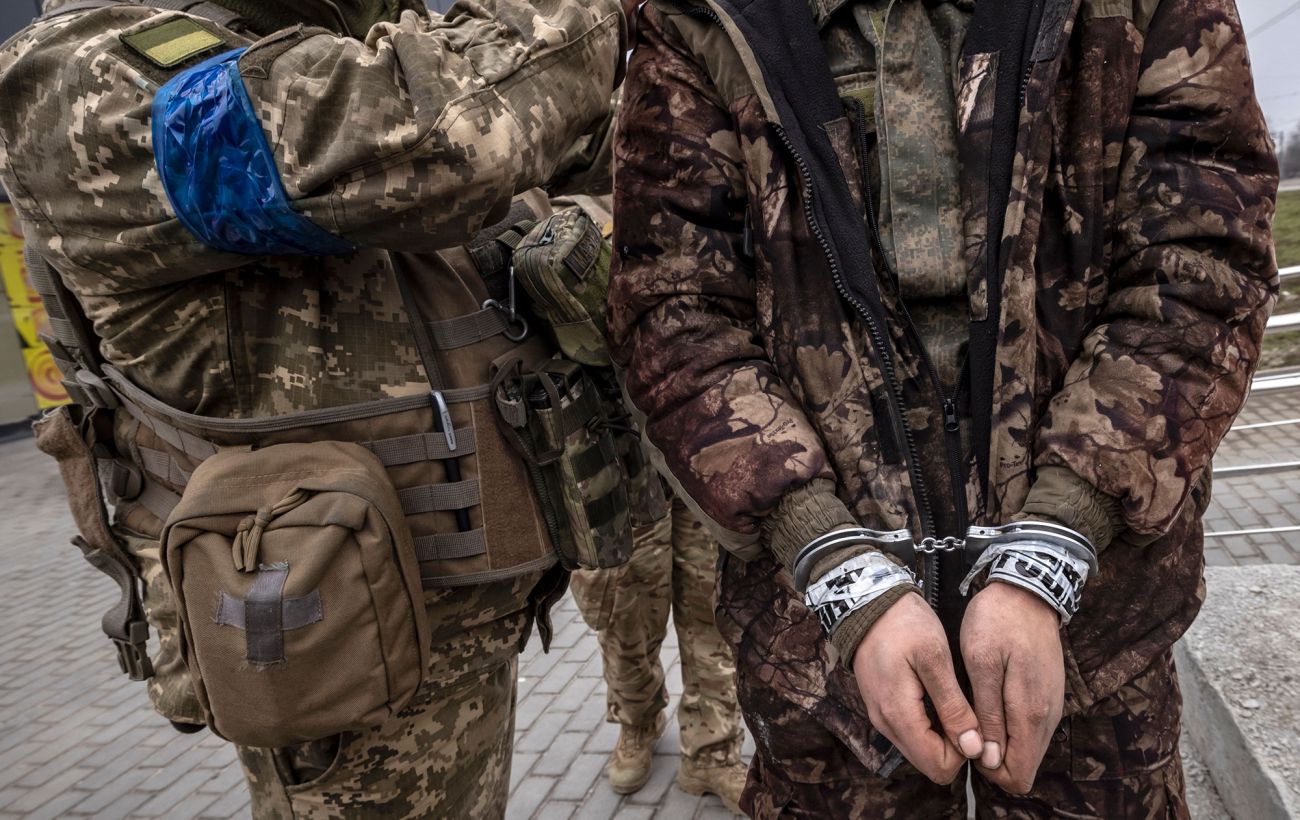 10 кілометрів із ворогом на плечах: українські воїни взяли в полон найманця з Білорусі