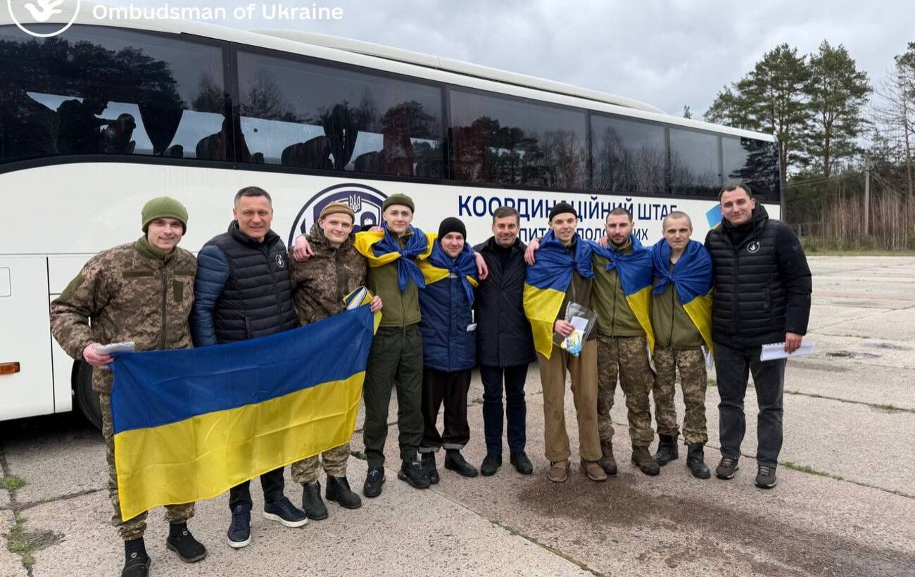 Україна повернула сімох цивільних із російського полону