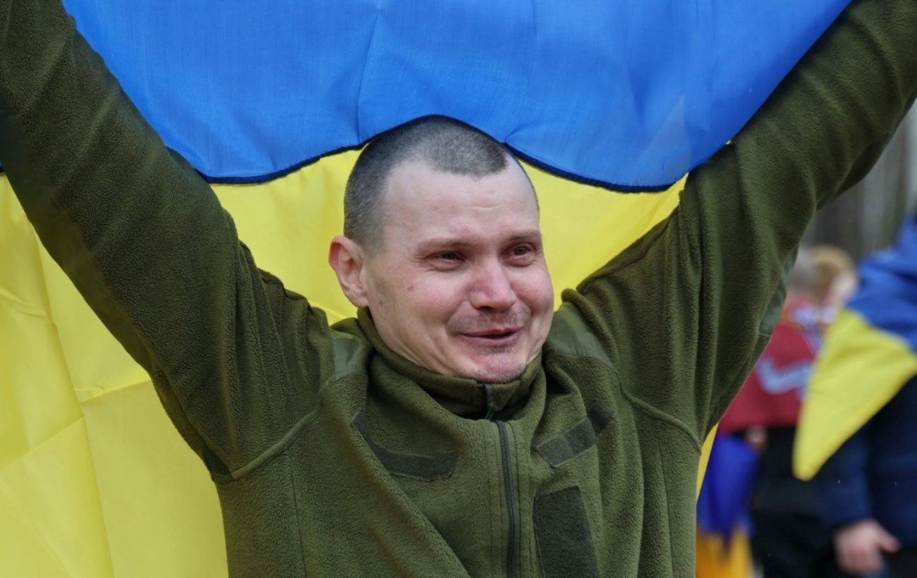 Наші вдома: репортаж РБК-Україна з обміну полоненими 11 квітня (відео)