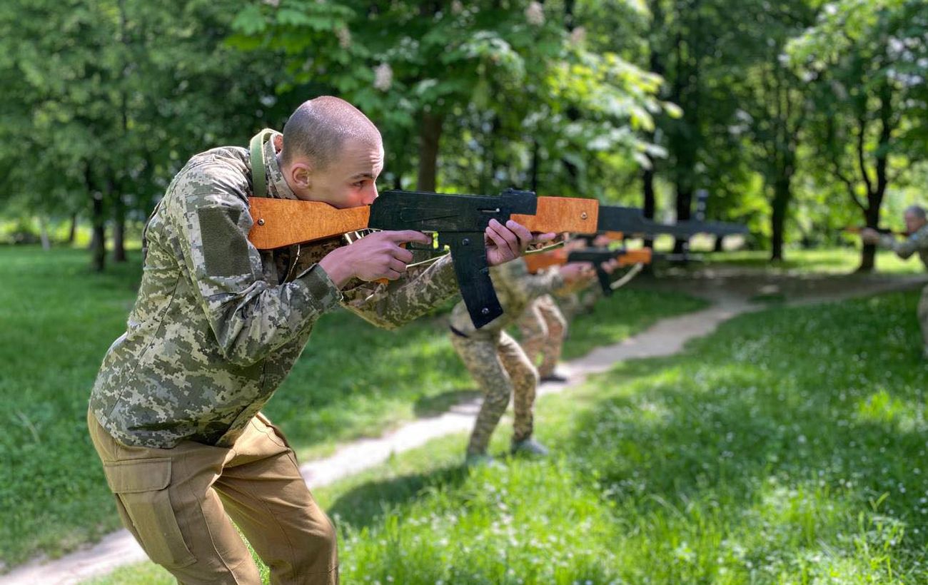 Полігони, дрони і такмед: МОН запроваджує обов'язковий курс нацспротиву для студентів