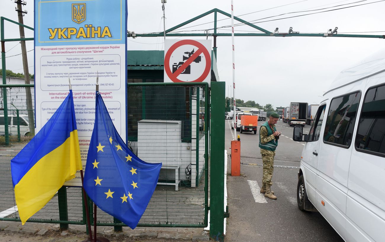 В Кабміні розповіли, коли на кордоні запустять "єЧергу" для легкових авто