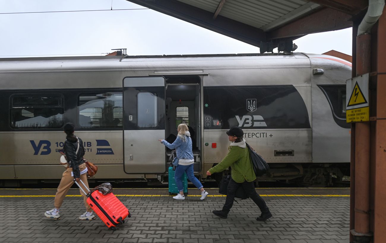 Поїзд Перемишль-Київ зіткнувся з фурою у Львівській області