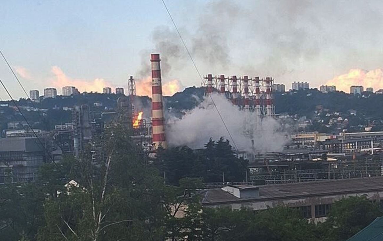 НПЗ в Туапсе зупинив роботу після дронової атаки 16 квітня, - Reuters