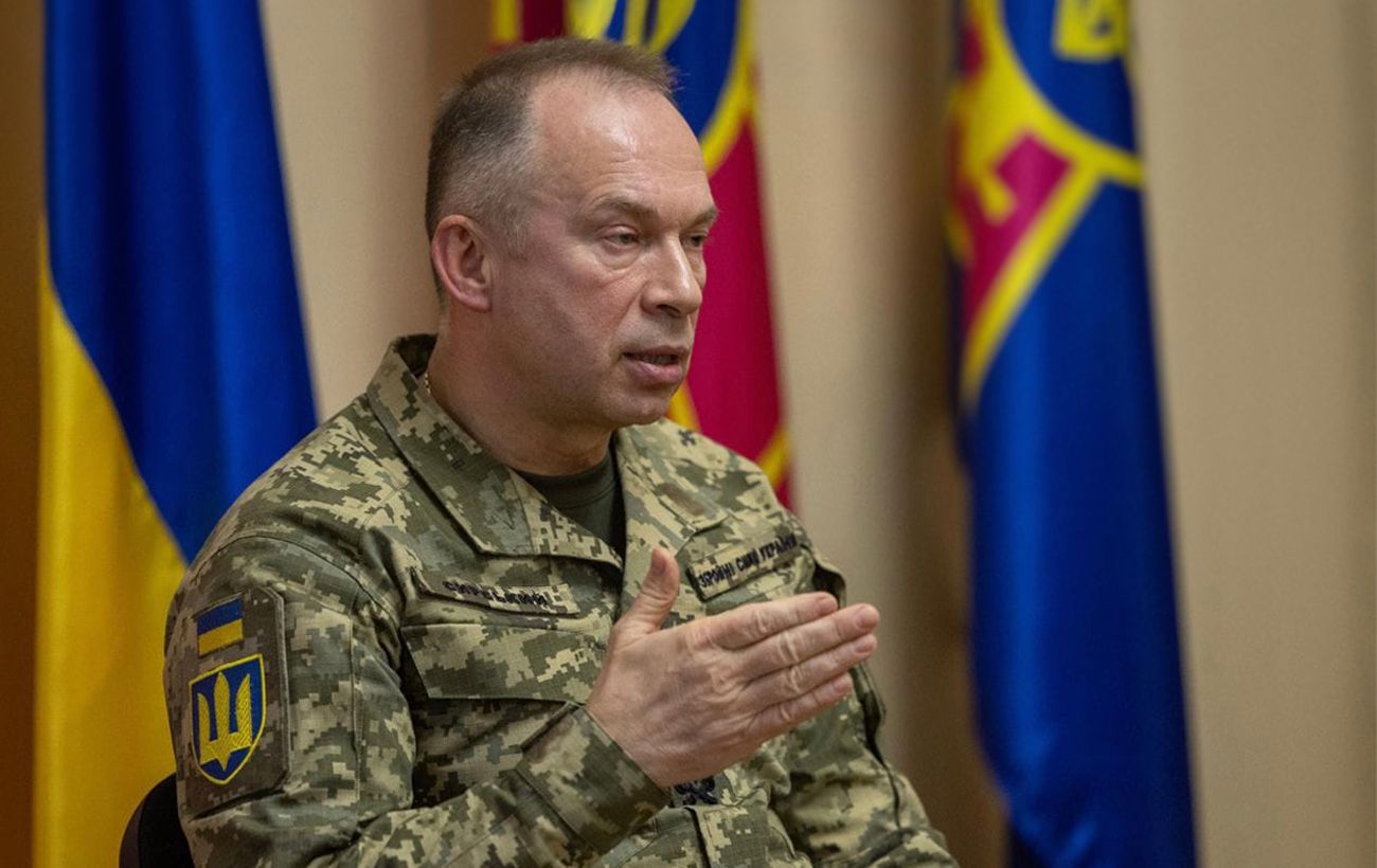 Росіяни перегруповуються і підтягують резерви на фронт, - Сирський