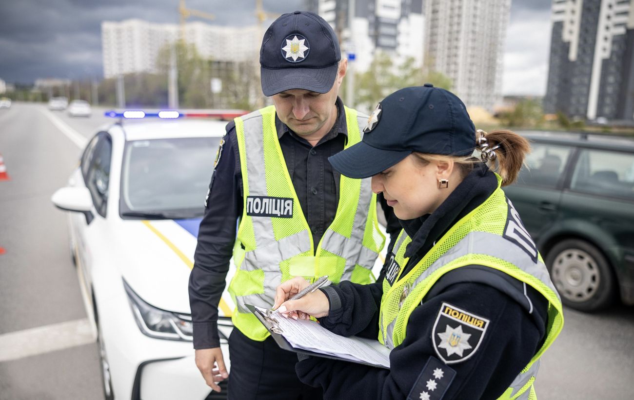 Чоловік з ножем та гайковим ключем напав на працівників ТЦК