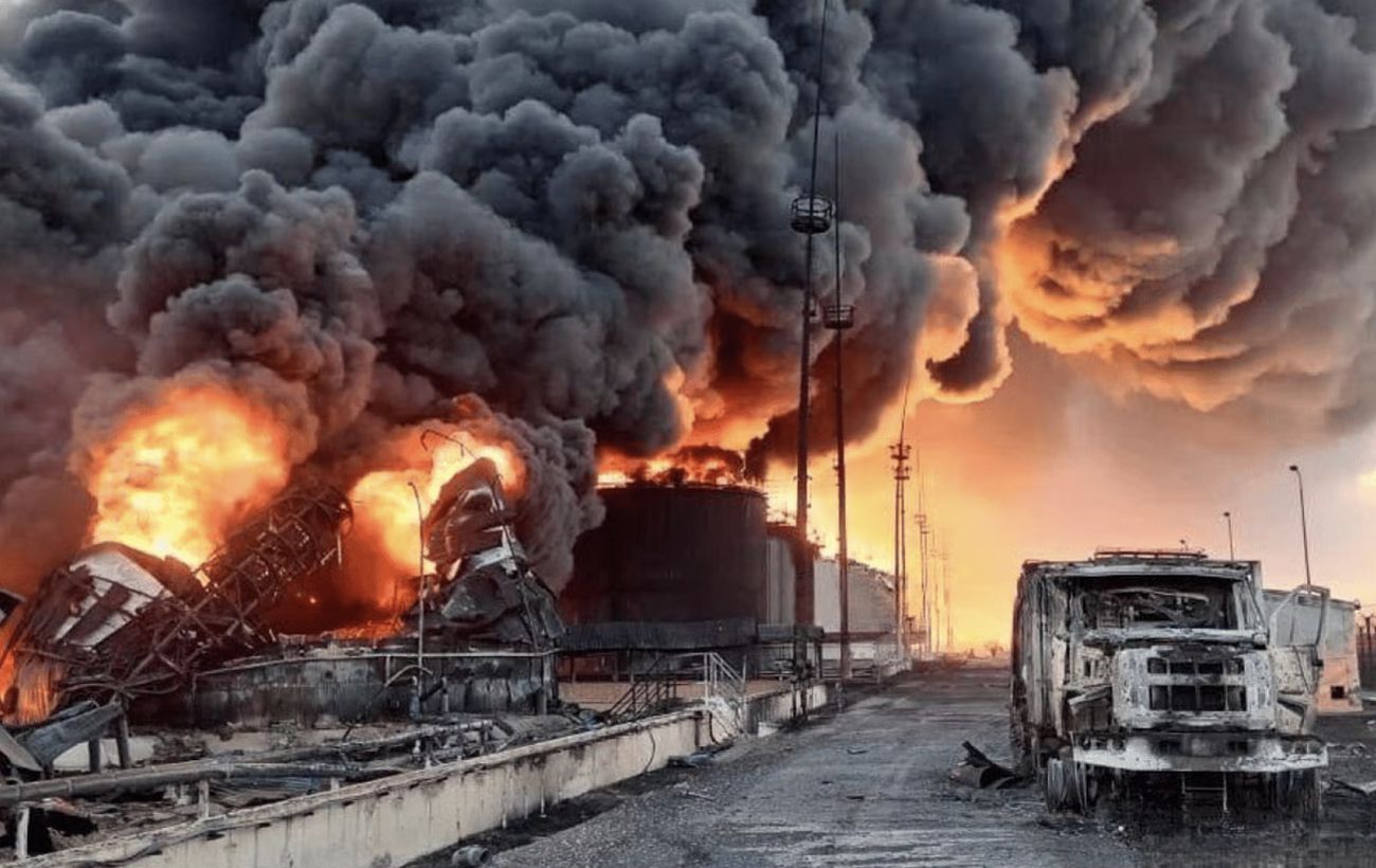 Палають майже всі резервуари: дрони СБУ підпалили нафтостанцію біля Пермі (відео)