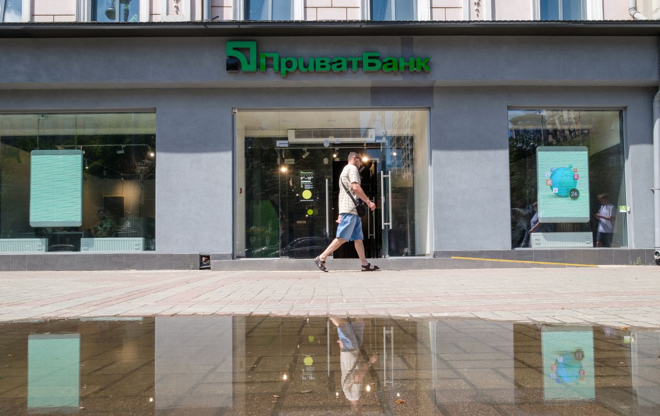 ПриватБанк чи Ощадбанк: де вигідніше купувати долари 3 липня