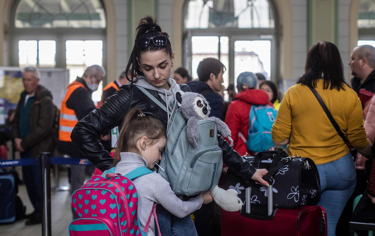 Не тільки патріотизм: чому українці дедалі частіше відмовляються від виїзду за кордон
