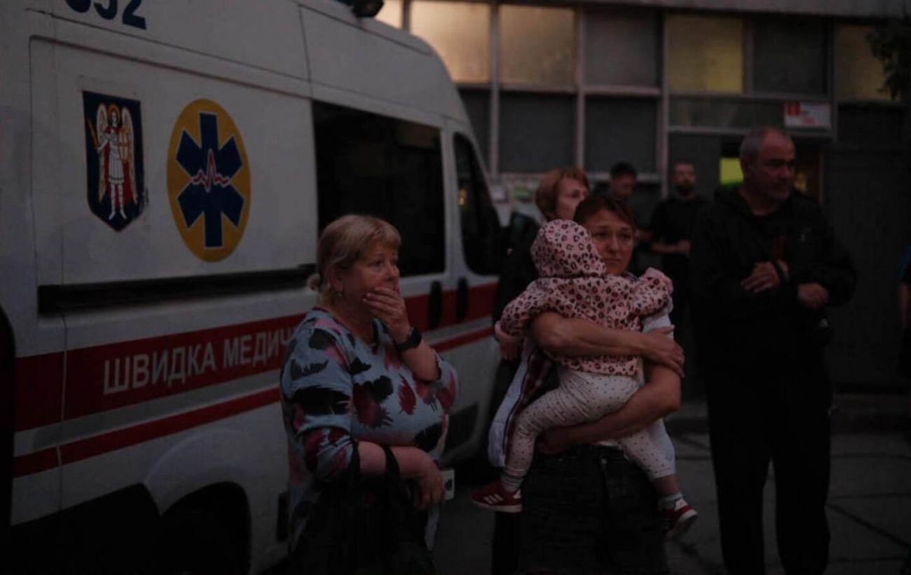 Жителів Вишневої громади на Київщині закликали не виходити на вулиці після атаки РФ