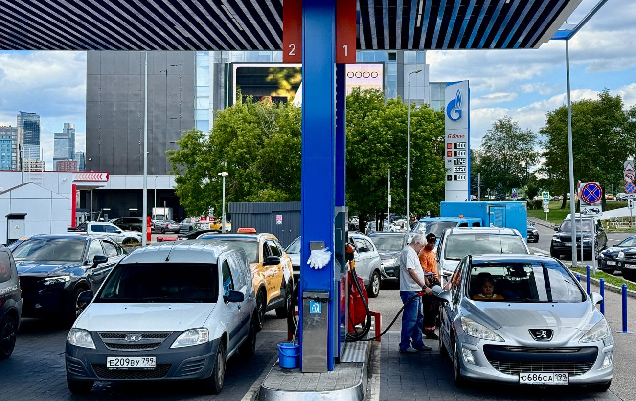 Путін вимагає допомогти субсидіями Криму, де немає світла та бензину