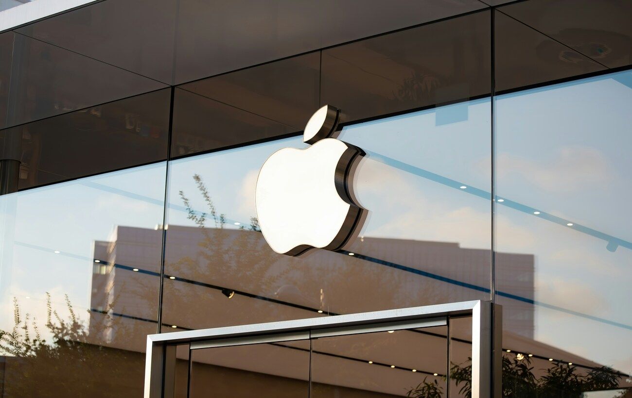 Apple тестує китайські чипи пам'яті: чому це викликало скандал у США