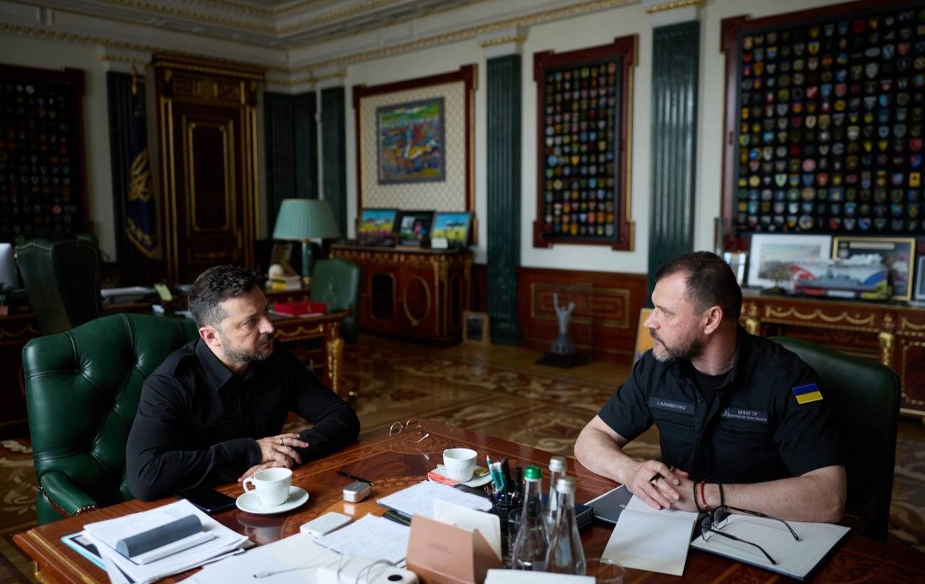 Зеленський зустрівся з главою МВС на тлі заяв про оновлення силовиків