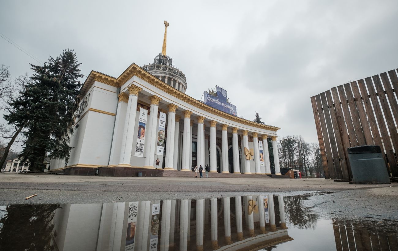 Серп і молот на ВДНГ: чому досі не демонтували символи СРСР і що з ними буде далі
