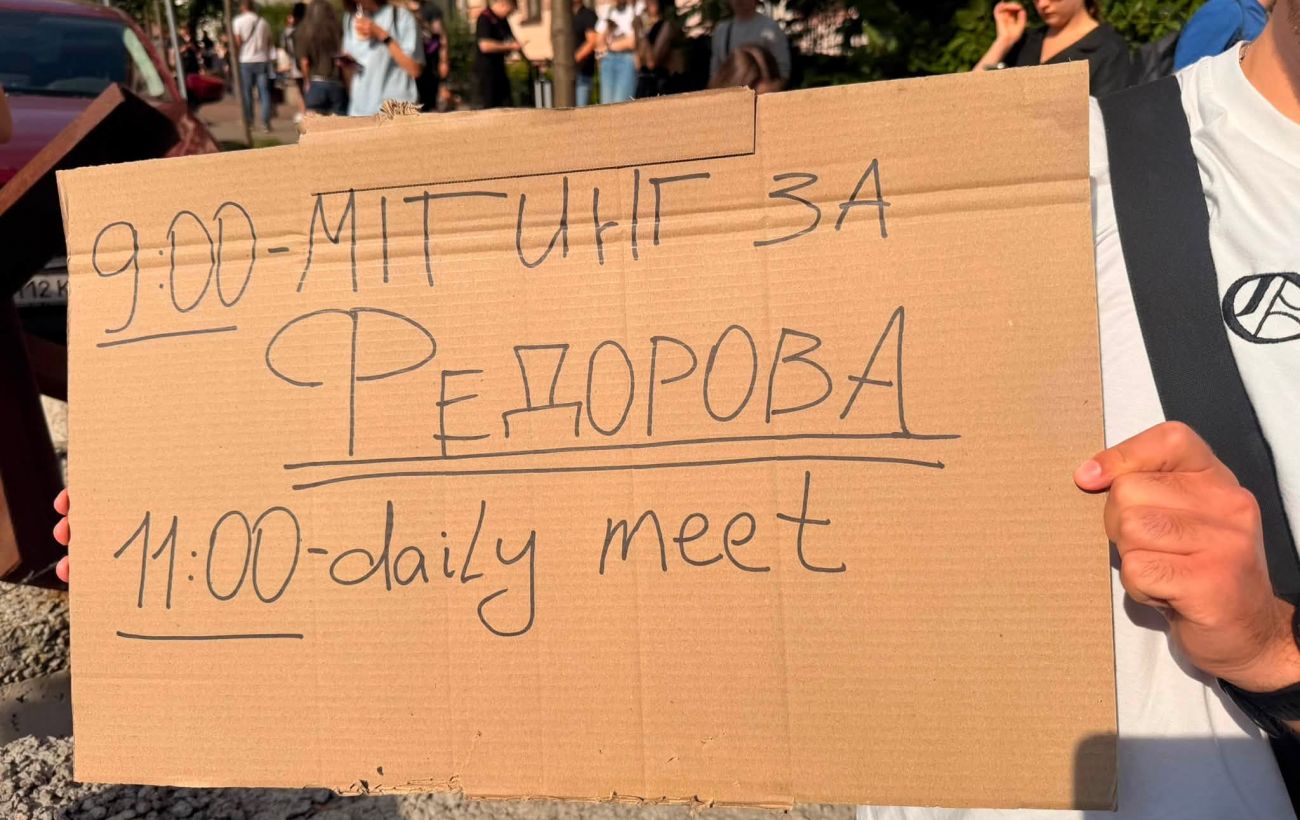 Під театром Франка у Києві мітинг через відставку Федорова: що відбувається