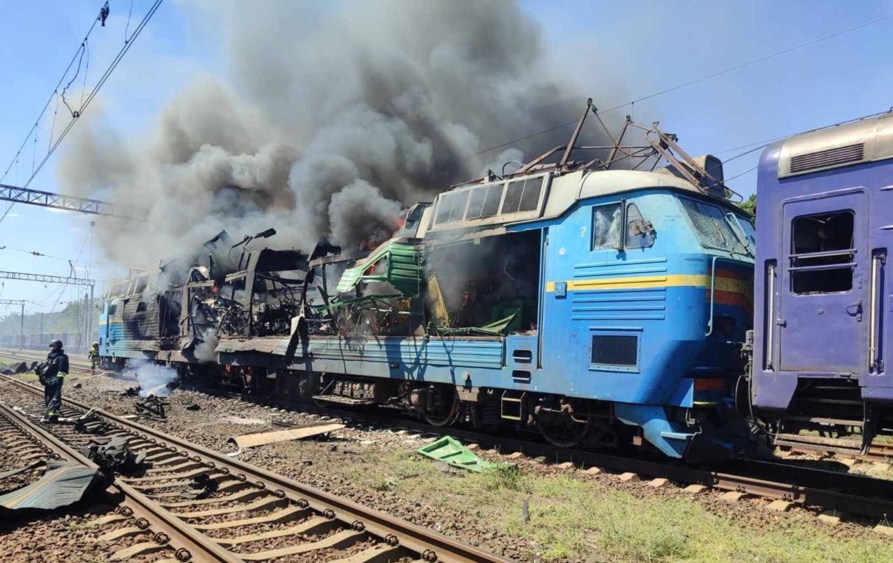 Дрони РФ вдарили по пасажирському поїзду на Запоріжжі (фото)