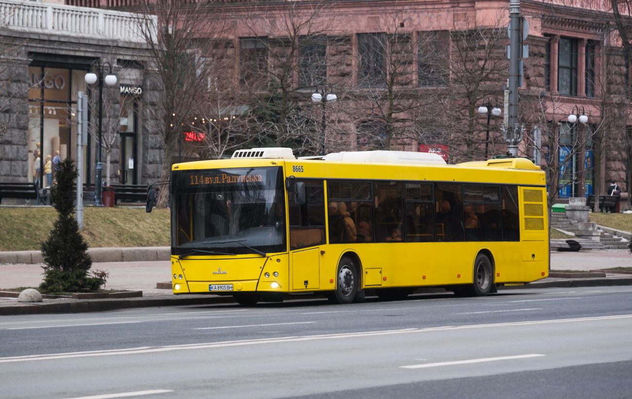 Громадський транспорт у Києві курсує зі змінами після атаки РФ: які маршрути зачепило