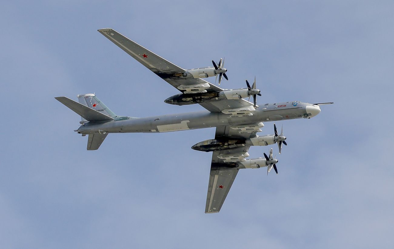 Супутник показав, що залишилося від російського Ту-95 після удару по "Енгельсу-2"