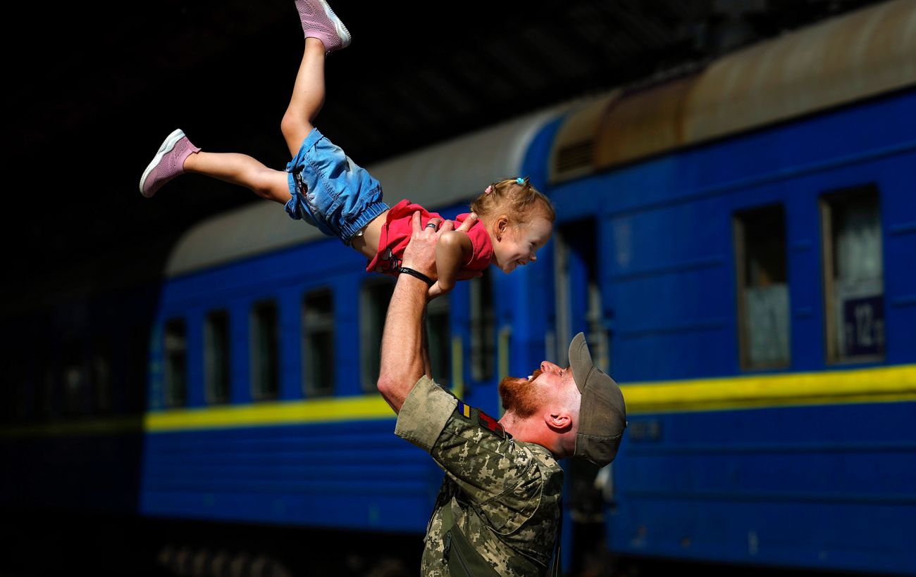 В Україні змінять правила служби для вагітних військових та батьків-одинаків: деталі