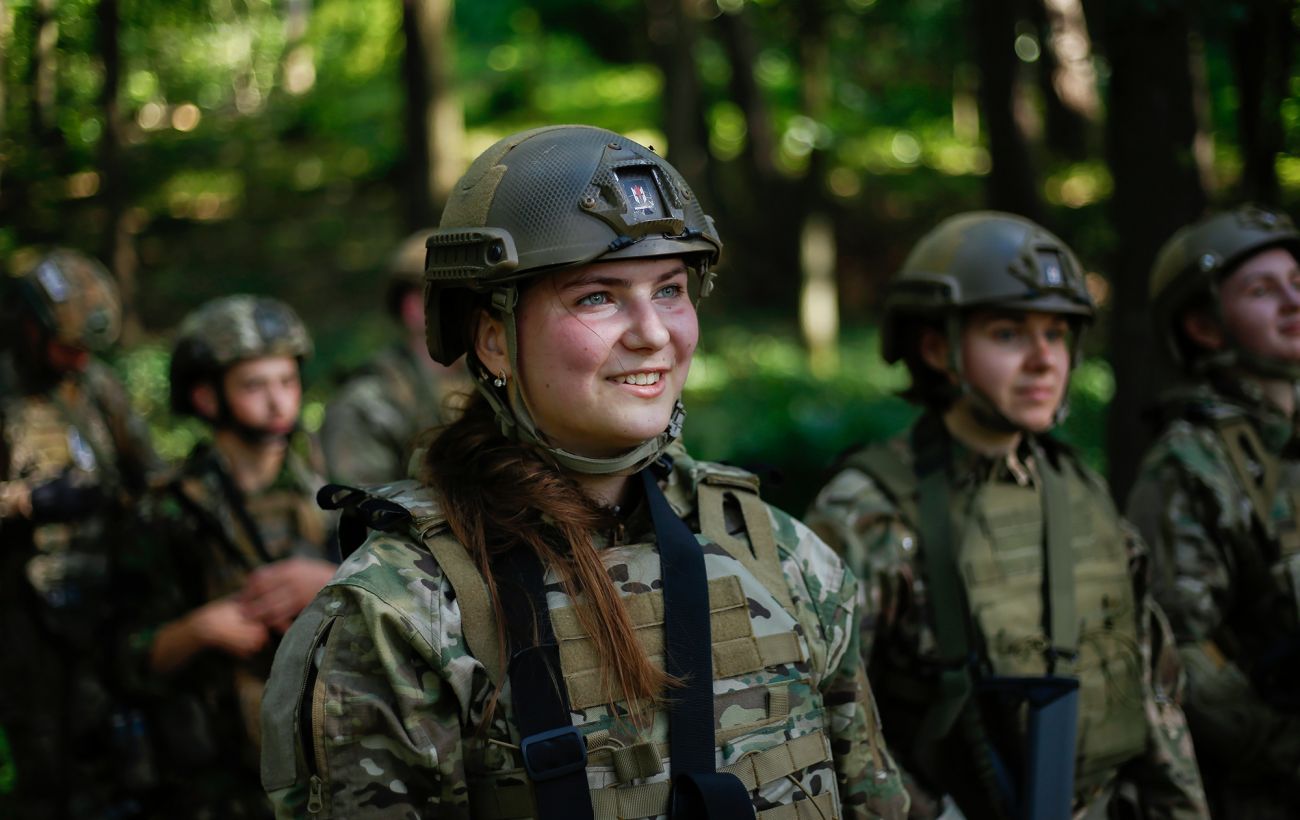 ЗСУ отримали першу партію жіночих бронежилетів: у чому їх особливості