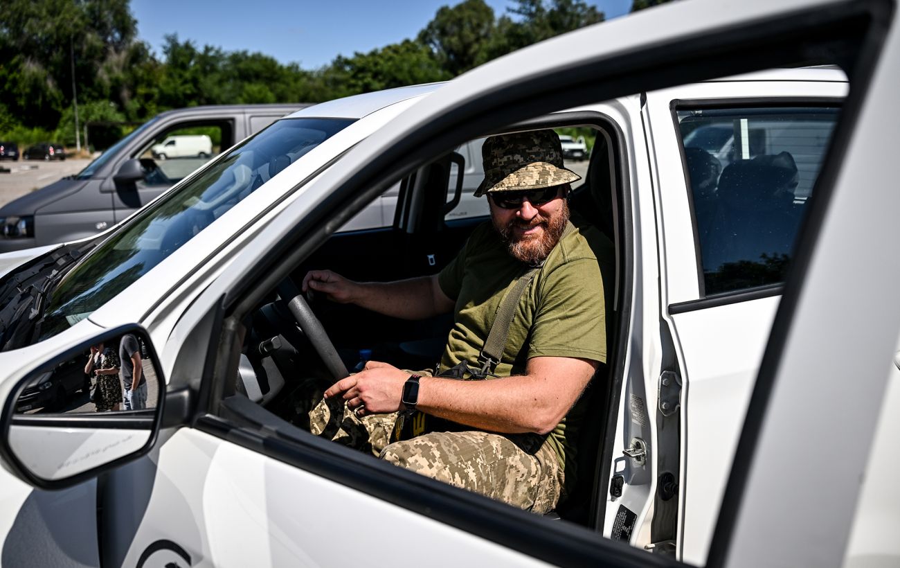 Авто й мотоцикл від волонтерів: чи можна військовому поставити на облік обидва