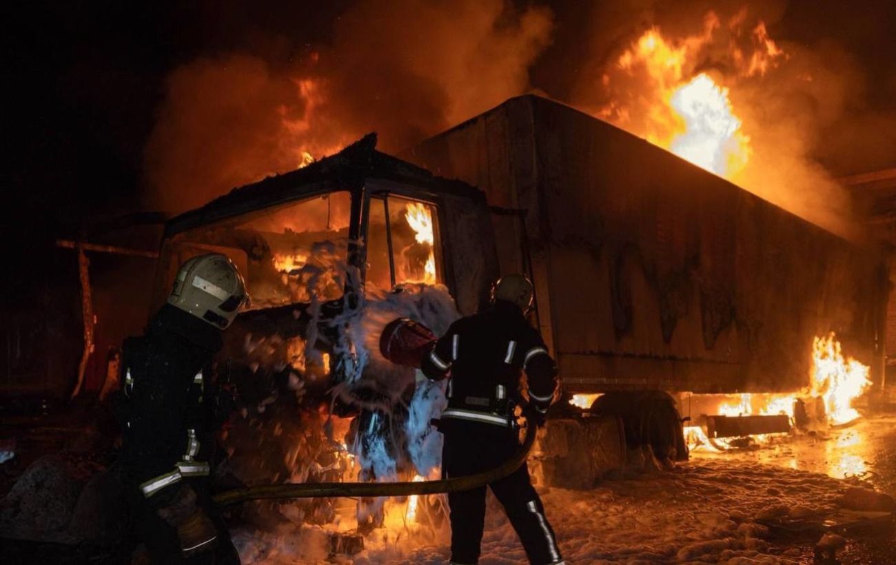 Росіяни вдарили по терміналу "Нової пошти" в Сумах, є загиблі