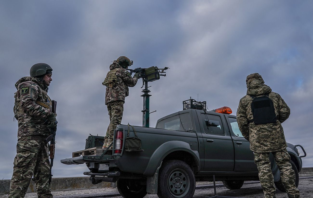 Дрони летіли з шести напрямків, понад 10 прильотів: як ППО відбила нічну атаку РФ