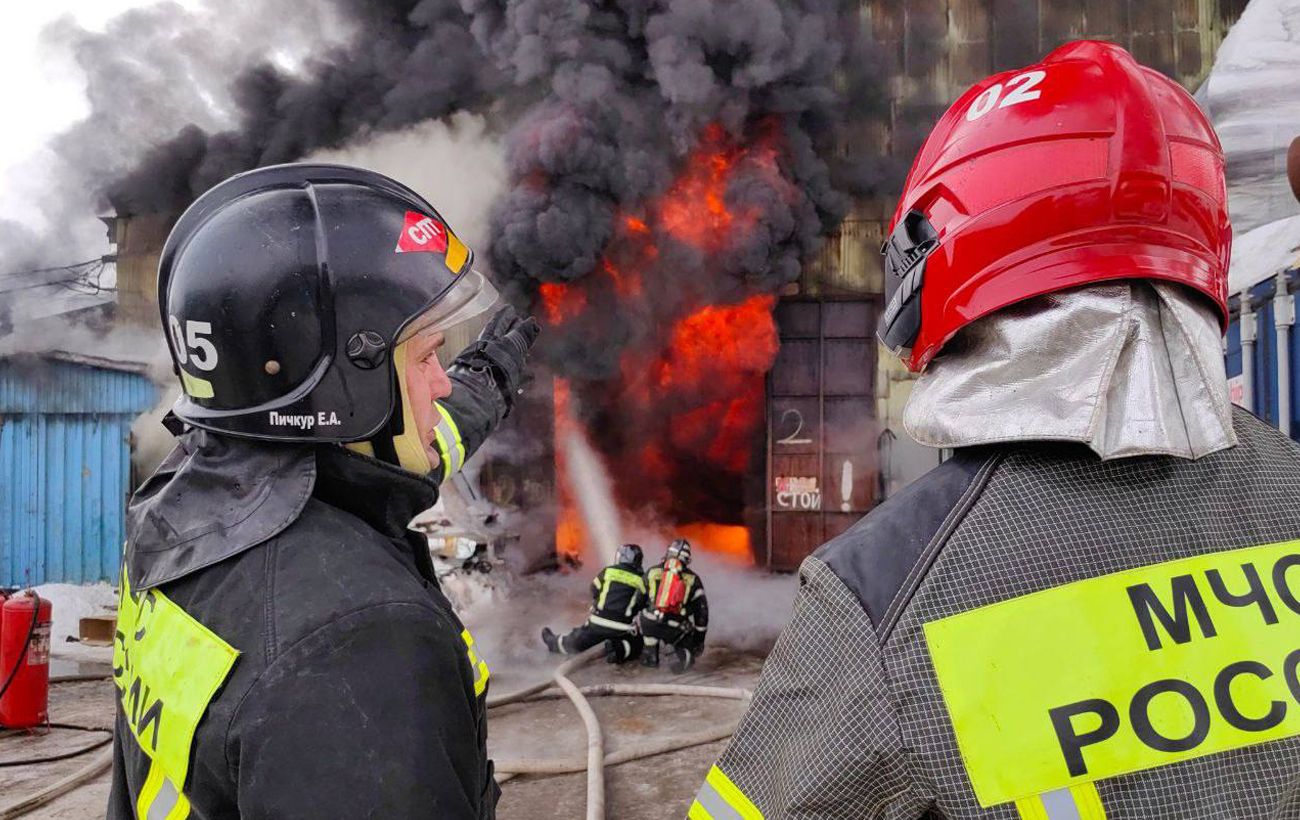 У Пермі горить один з найбільших НПЗ Росії після атаки дронів (відео)