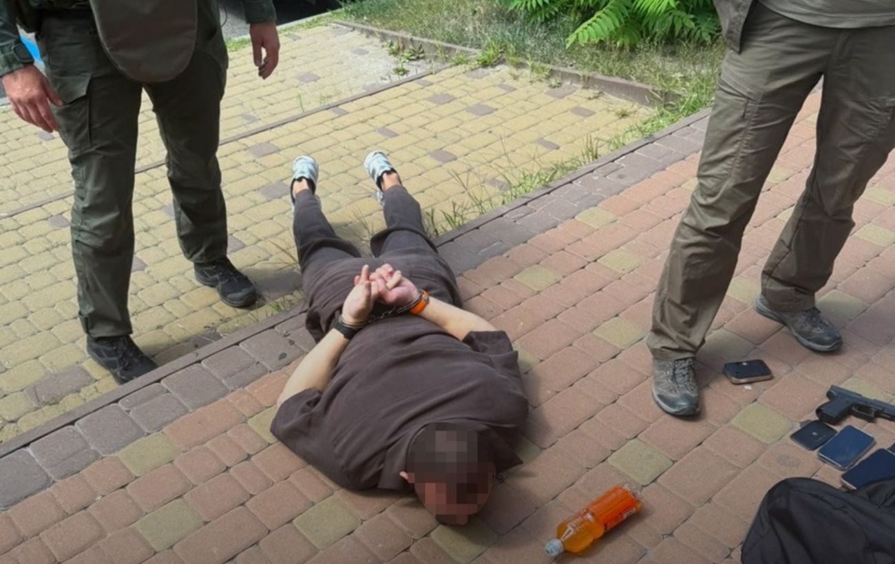 Мільйон доларів за "захист": НАБУ викрило шахрая зі "зв'язками" у СБУ