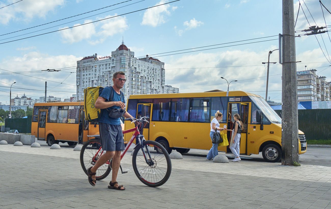 Проїзд у Києві подорожчав: скільки коштують маршрутки та комунальний транспорт з 1 серпня