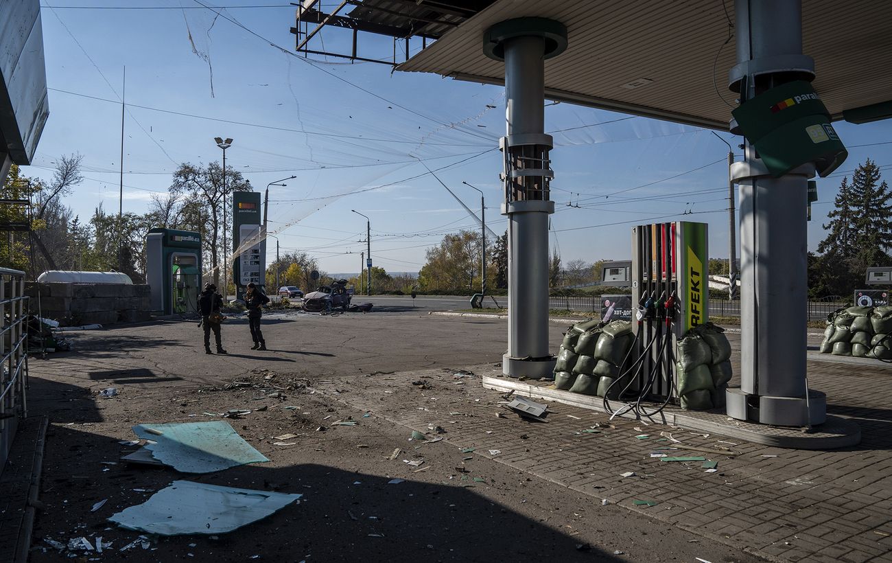 Бетонні плити та мішки з піском: як тилові АЗС захищаються від атак Росії